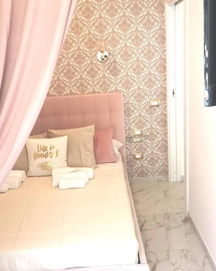 Domus Luigi Leone Bed & Breakfast Naples Exterior photo